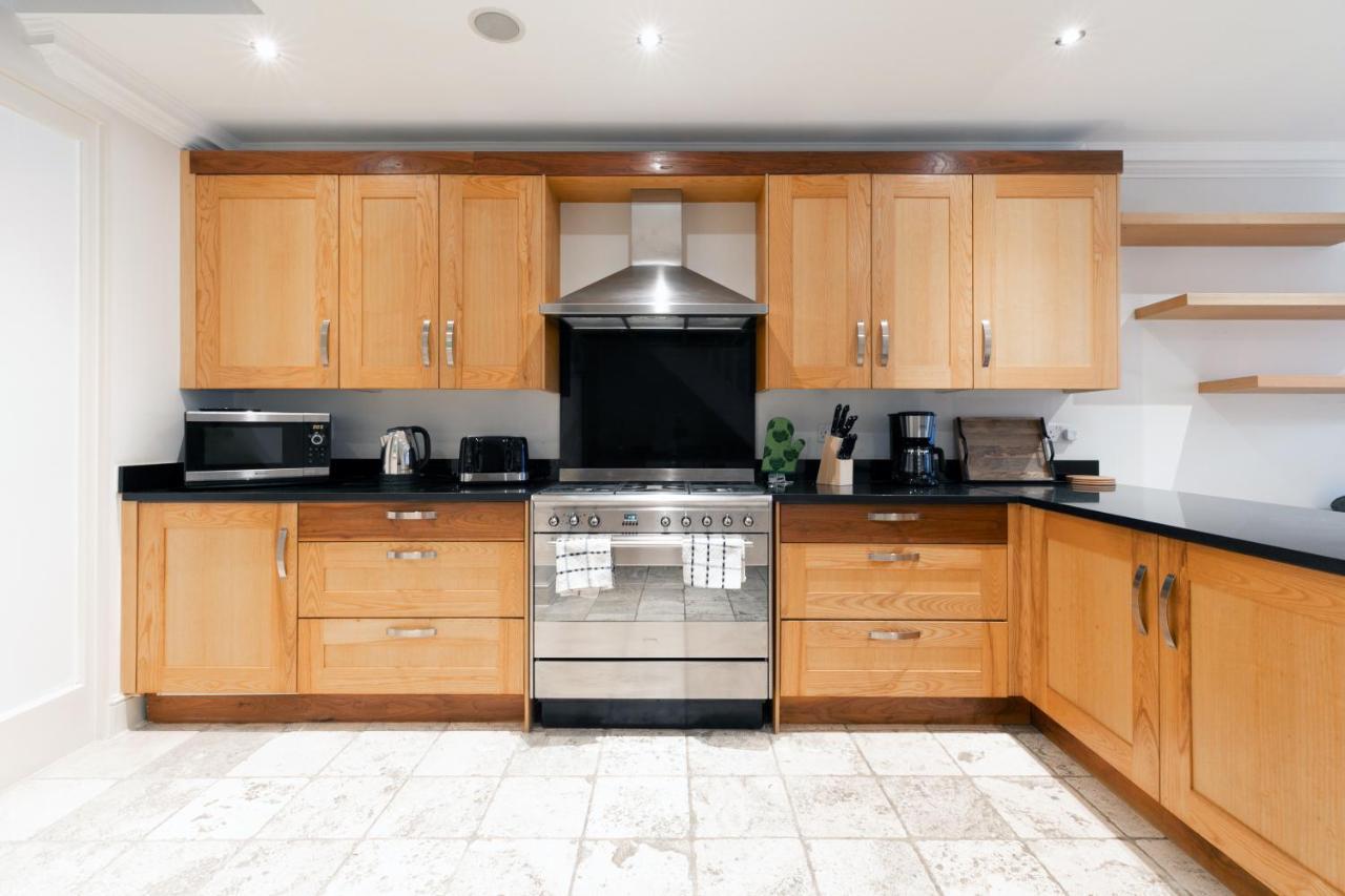 Beautiful 4 Bedroom House Near Paddington Station *